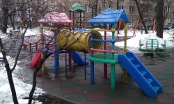 Детские площадки, взрослые проблемы